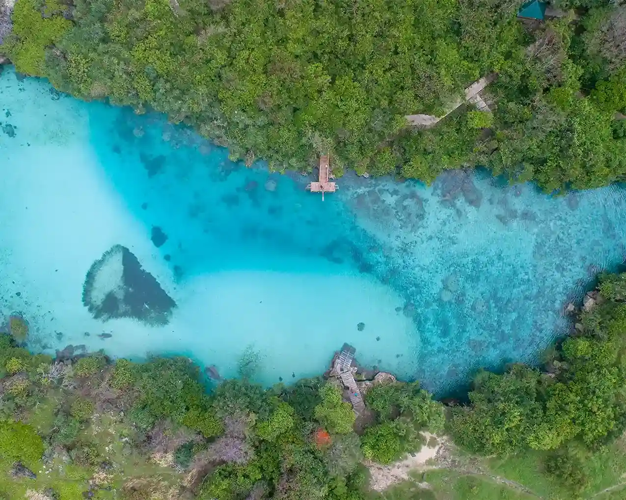 Turquoise water of Weekuri Lagoon seen from above