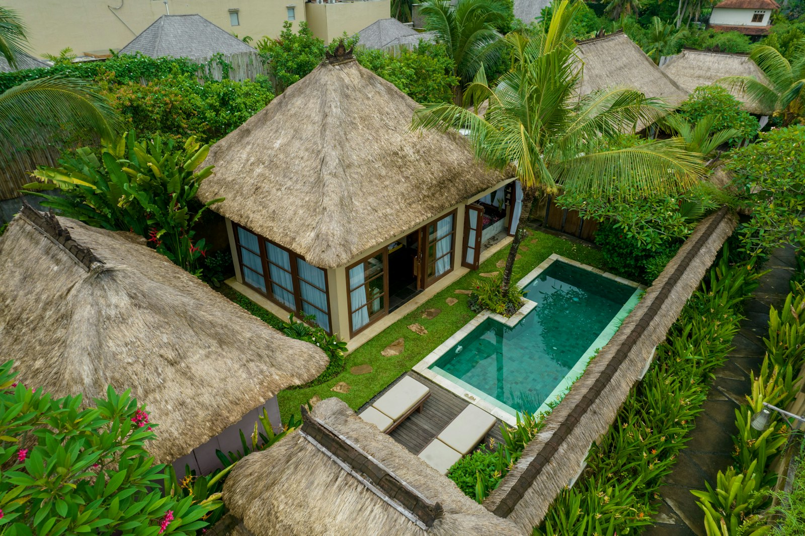 Luxury Resorts & Stays