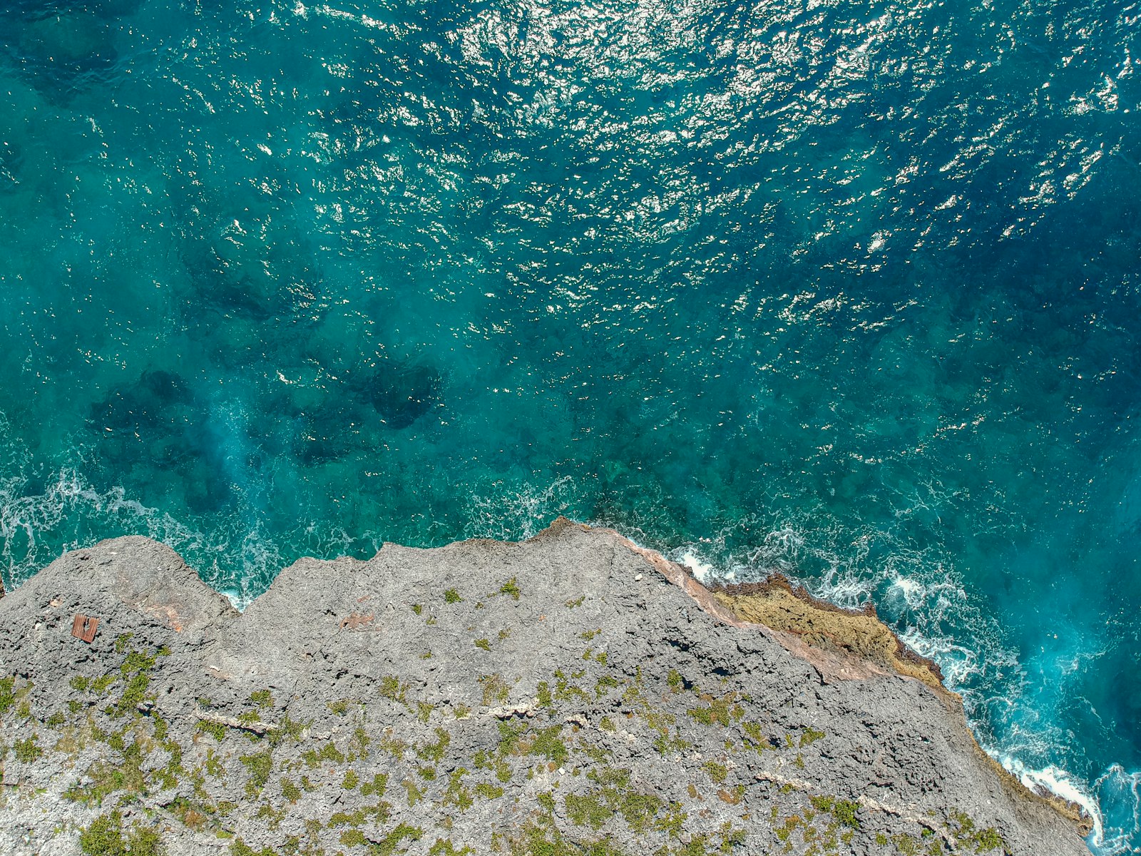a bird's eye view of the ocean and rocks